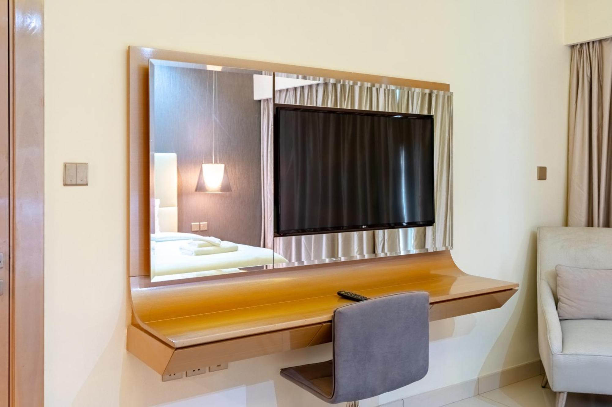 Apartment Luxury 1br, Burj Khalifa View, Damac Paramount Tower B Dubai