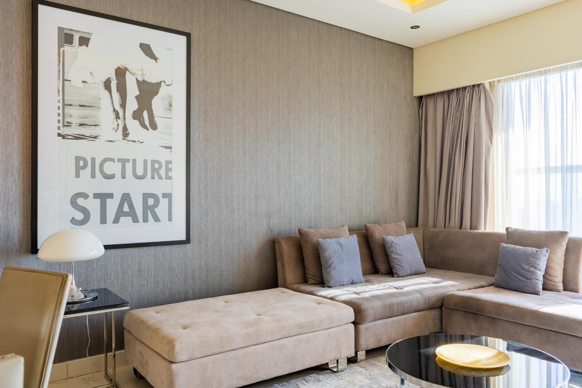 Apartment Luxury 1br, Burj Khalifa View, Damac Paramount Tower B Dubai