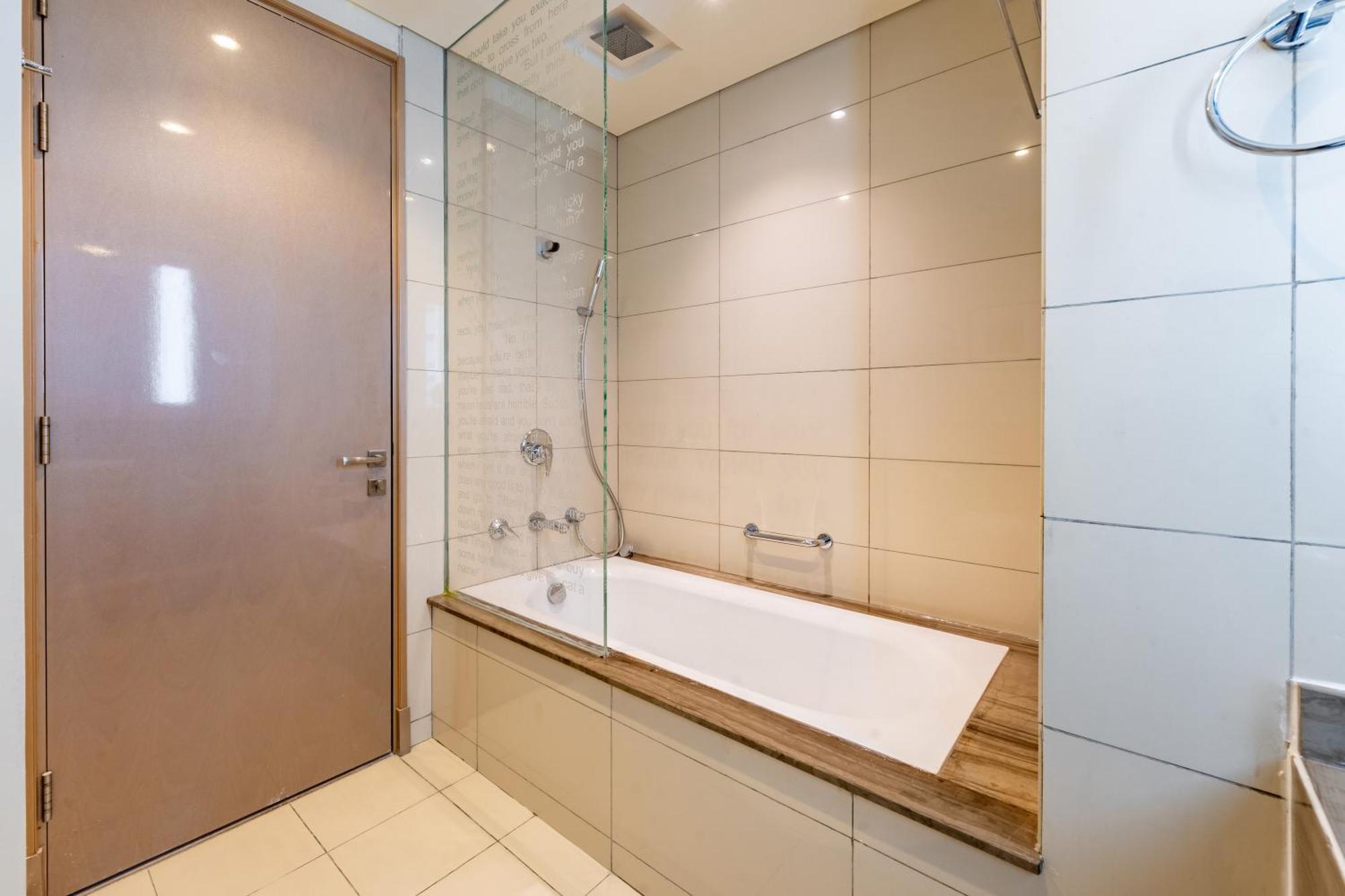 Apartment Luxury 1br, Burj Khalifa View, Damac Paramount Tower B Dubai