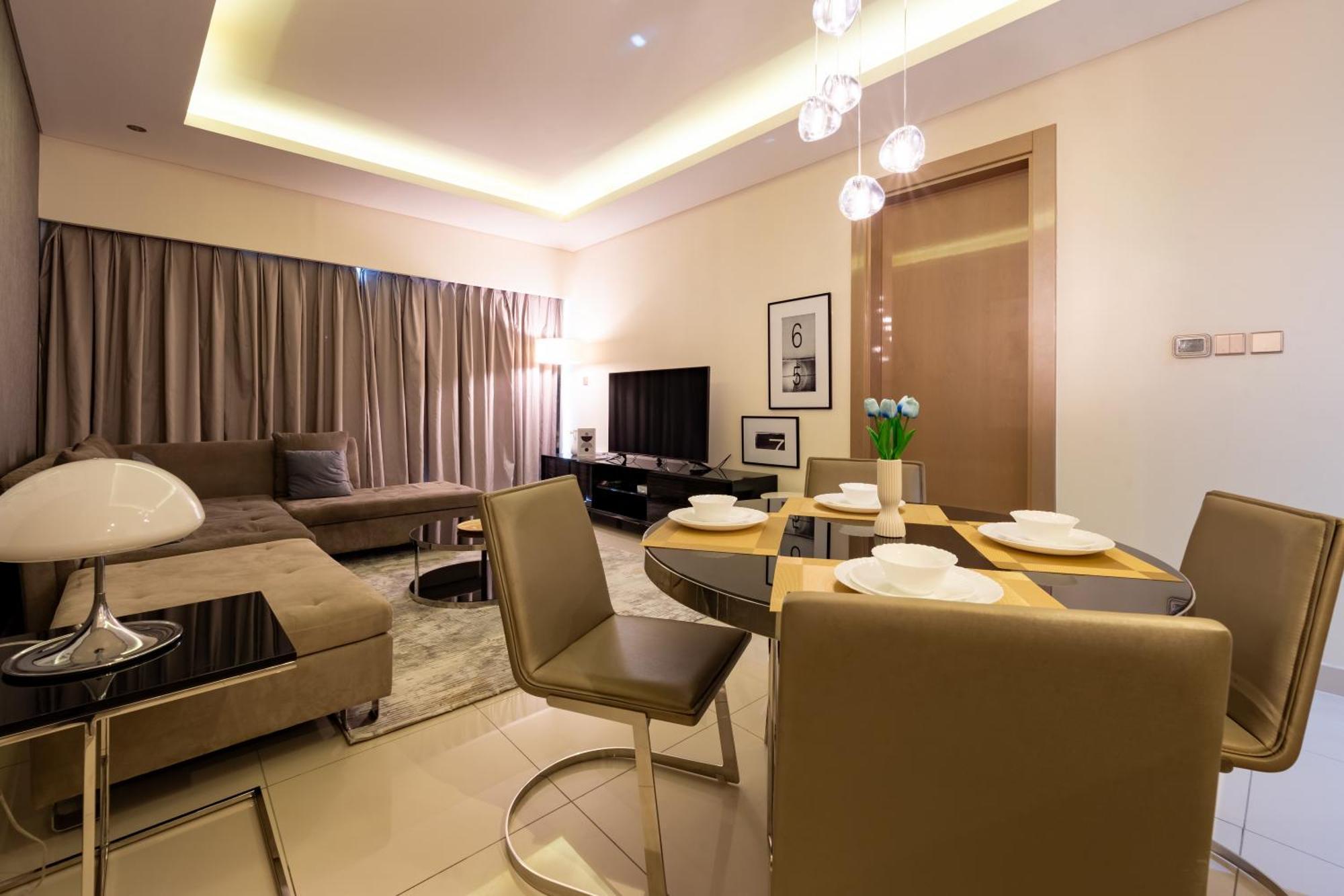 Luxury 1br, Burj Khalifa View, Damac Paramount Tower B Apartment *