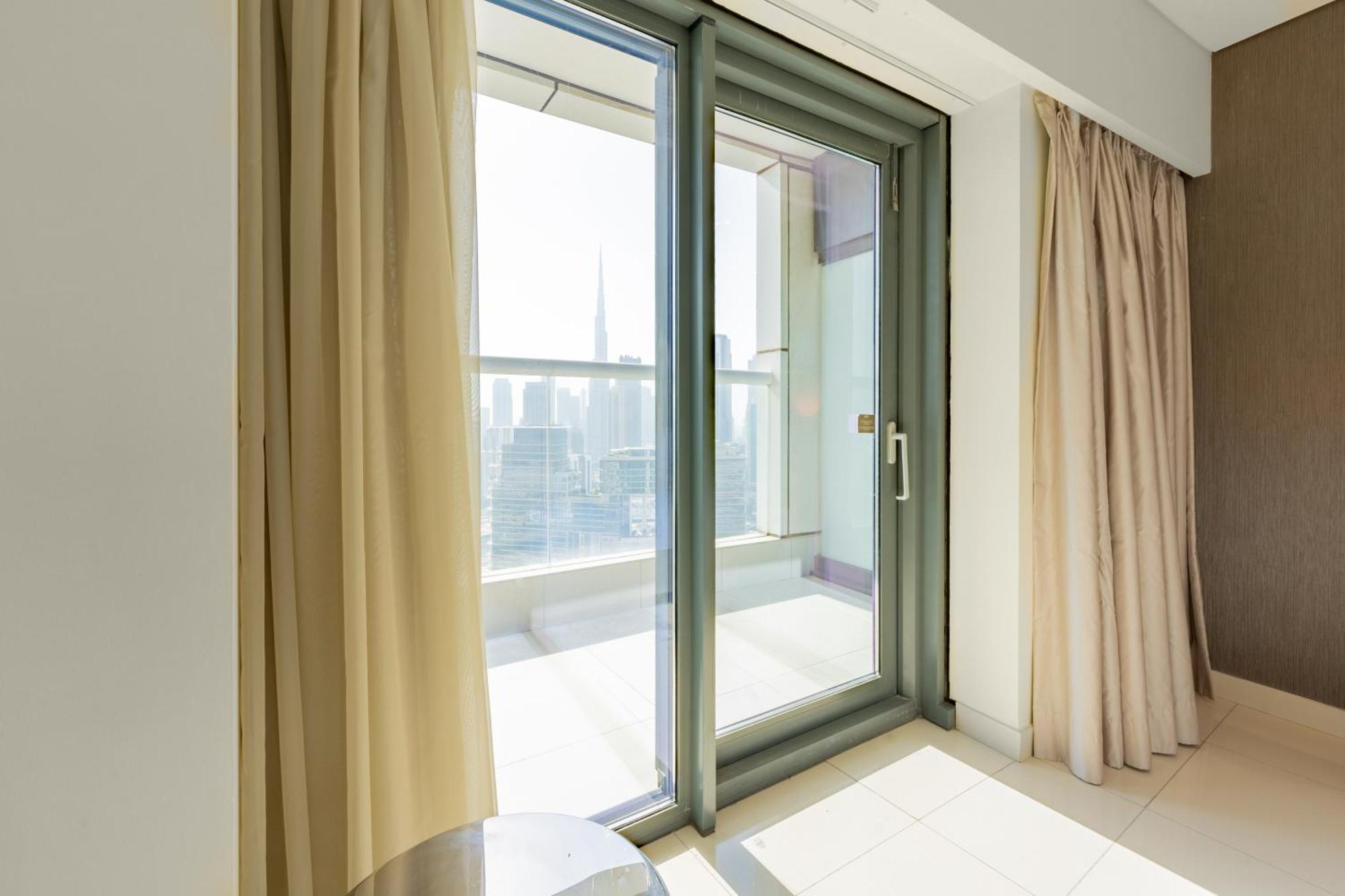 Luxury 1br, Burj Khalifa View, Damac Paramount Tower B Dubai